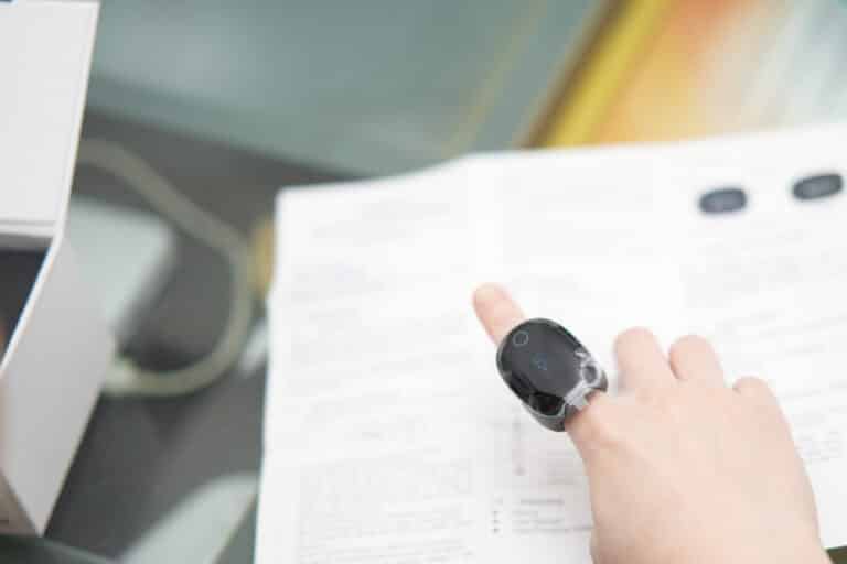 pulse oxygen meter for monitor blood cardio in ring form to finger apply with blur user manual. labeling comprehension studies